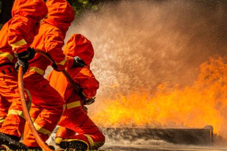 Flame Resistant Suits: Essential Safety Gear for High Risk Professions